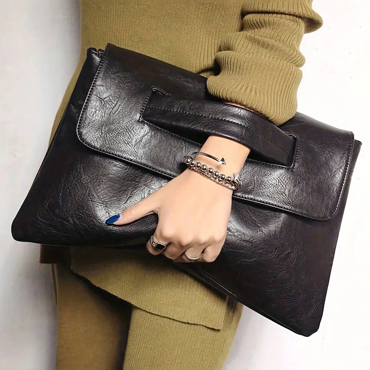 Fashion evening bag, elegant and exquisite, vintage leather clutch bag.