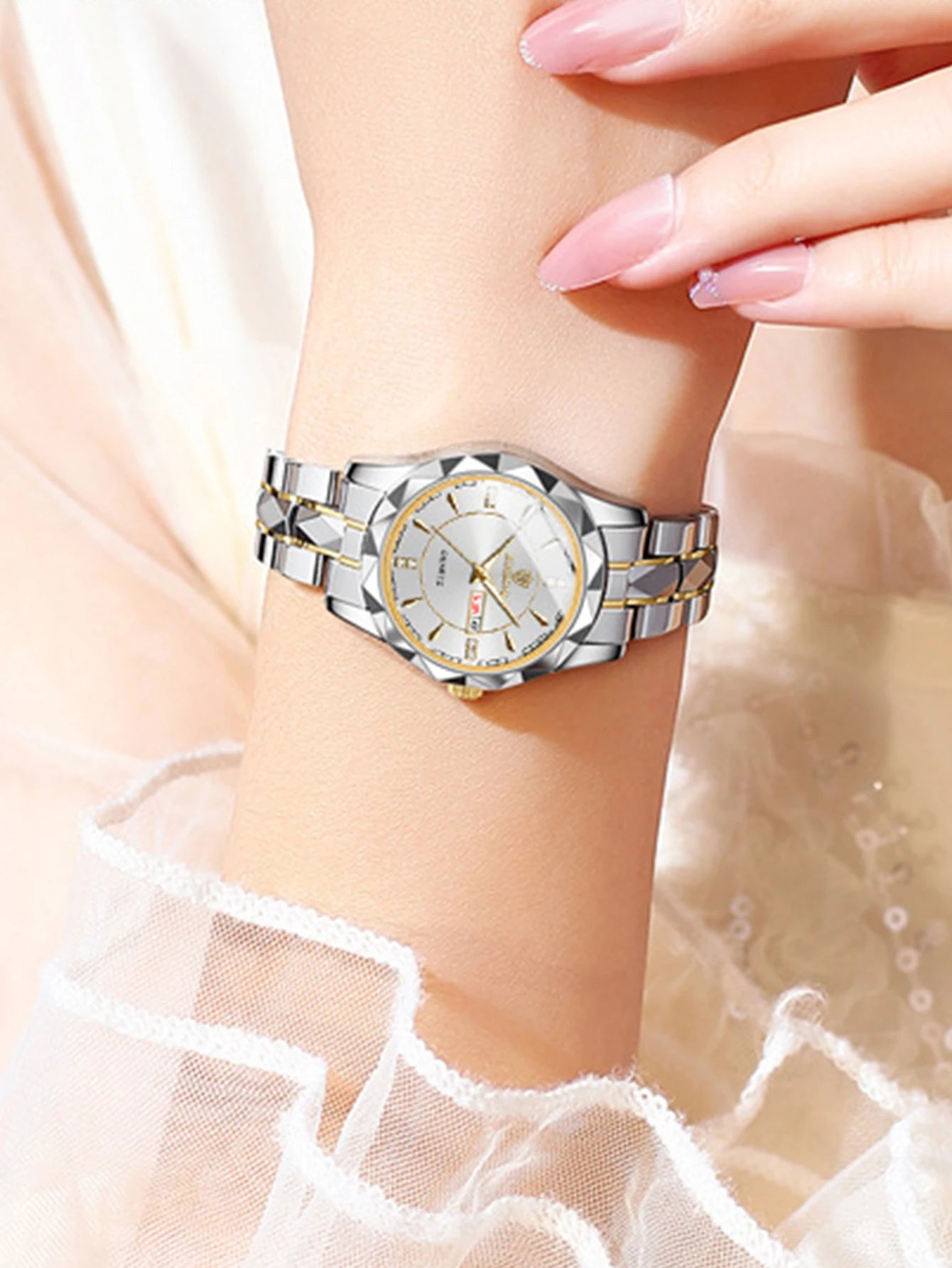 Luxury Fashion Ladies Quartz Watch Waterproof with Luminous Date