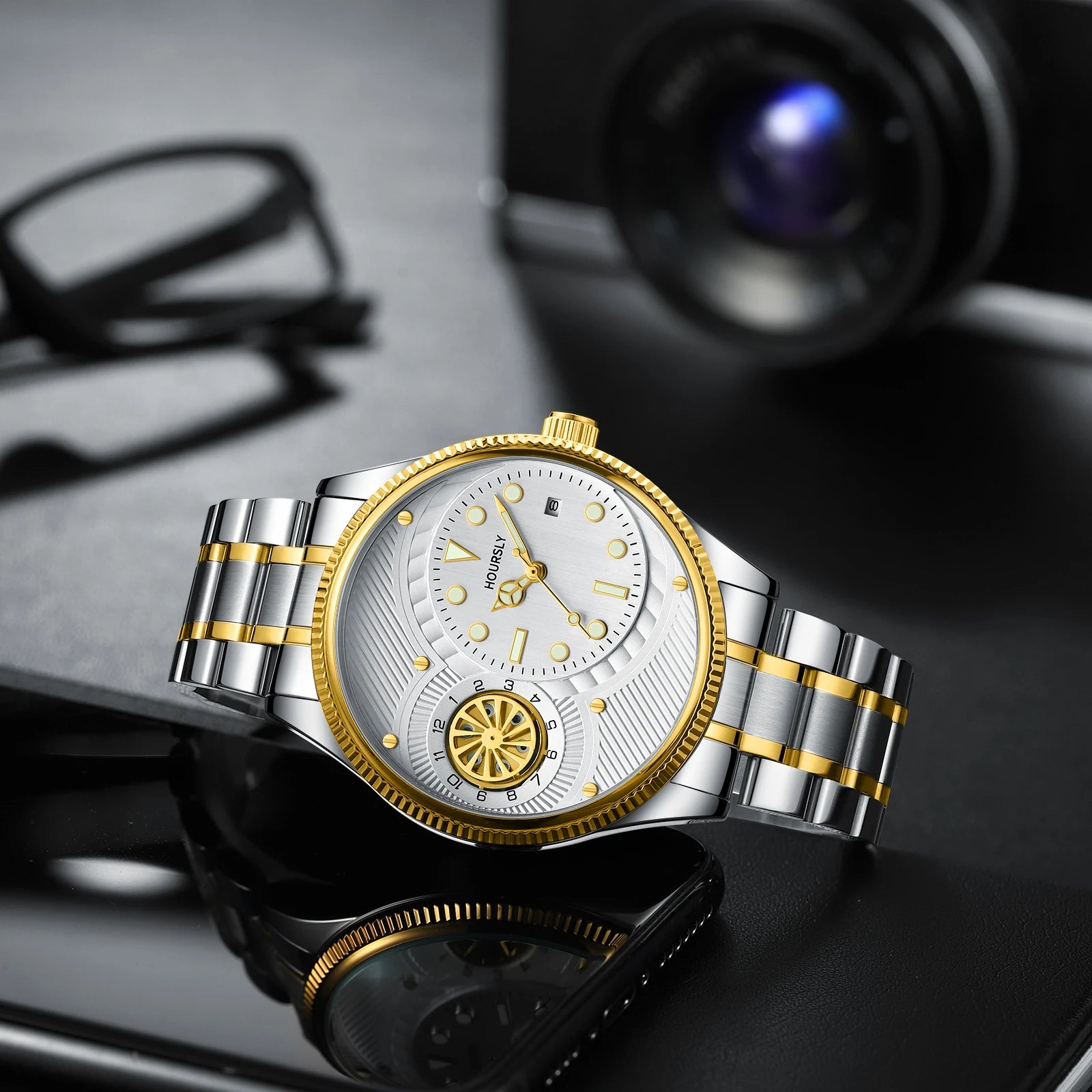 Fashionable  men's watch. Simple circular dial with rotating turntable luminous calendar stainless steel