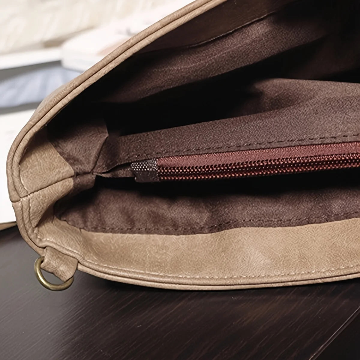 Fashion evening bag, elegant and exquisite, vintage leather clutch bag.